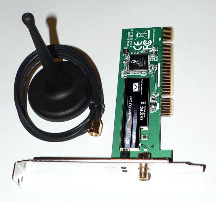 無線LAN用のNIC。アンテナ付きのWi-Fiカード